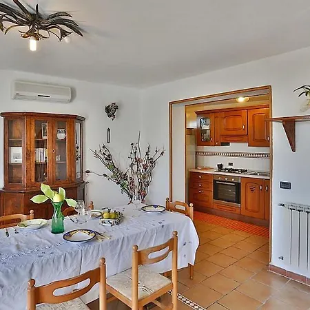Sleeps 6 Pool Air Con Wifi Vila