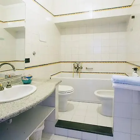 Sleeps 6 Pool Air Con Wifi