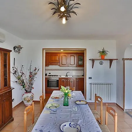 Sleeps 6 Pool Air Con Wifi Vila
