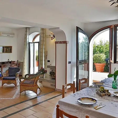 Villa Sleeps 6 Pool Air Con Wifi *