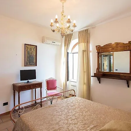 Villa Sleeps 6 Pool Air Con Wifi *